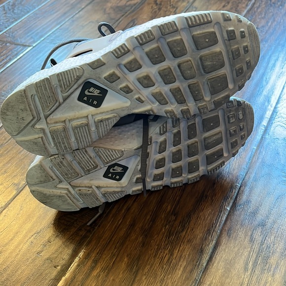 Nike women’s Huarache run size 7.5 - Picture 4 of 7